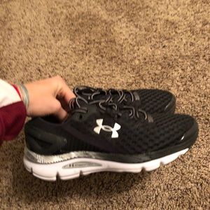 Under Armour black Gemini 2